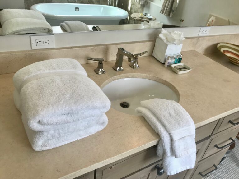 Amenities are part of house cleaning practices in Santa Fe